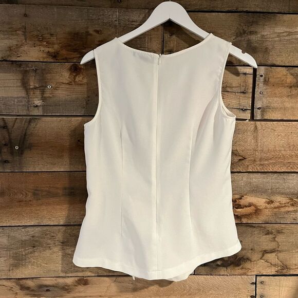 Suzy Shier White Blouse with Orange Floral Accent - Picture 4 of 8